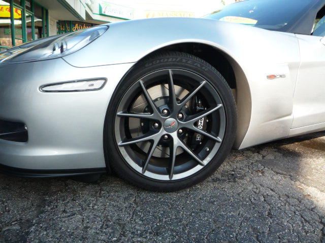 Black wheels with sale chrome lug nuts