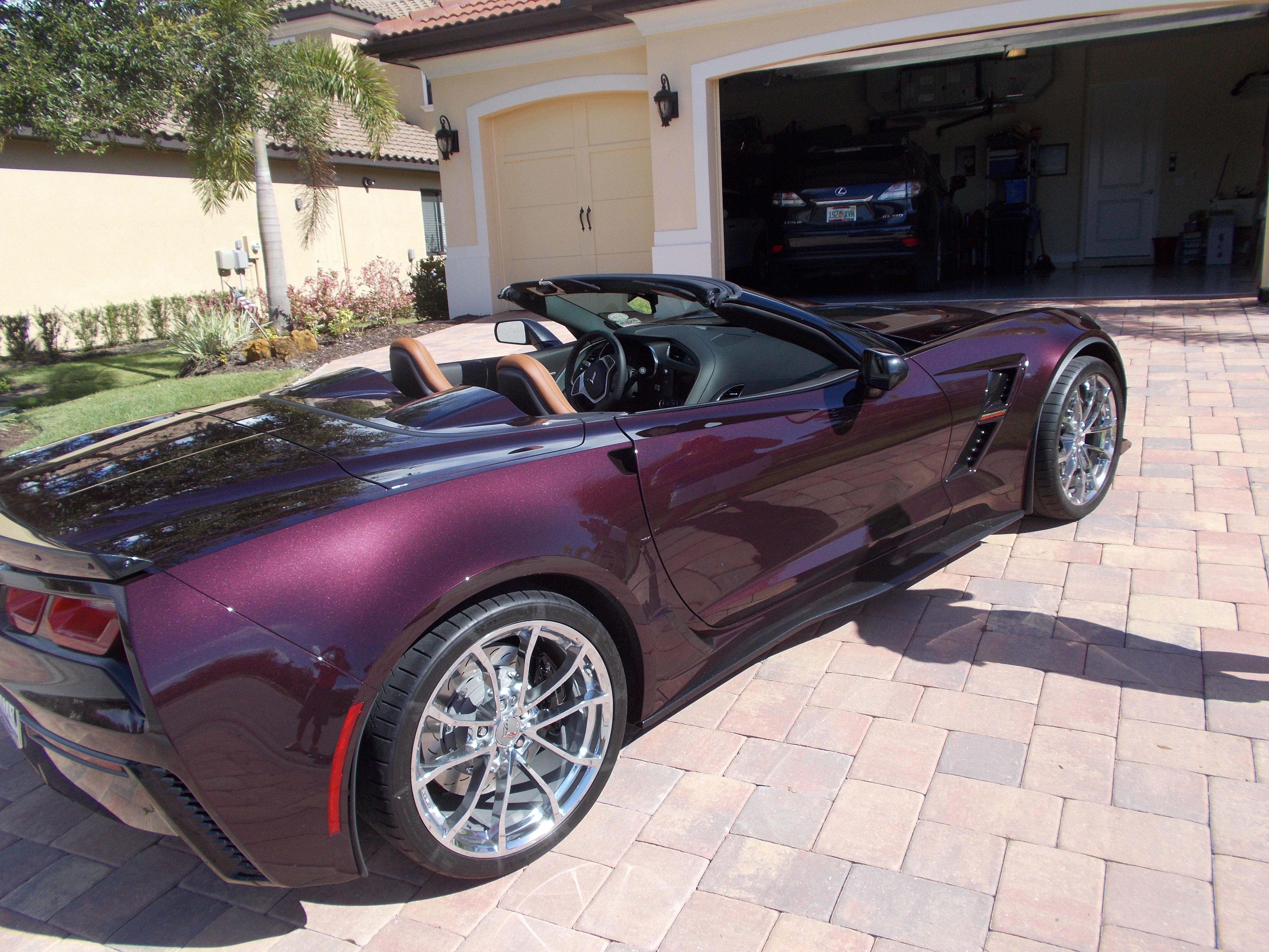 Фиолетовый кабриолет Chevrolet Corvette c7