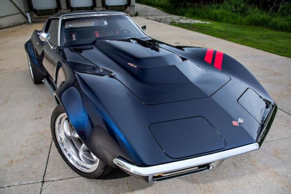 Daily Driven Pro Toruing '69 Corvette is a Happy Home For an LS7