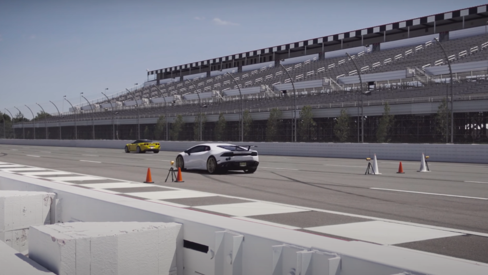 C6 Corvette ZR1 Destroys Lamborghini Huracan in Roll Race